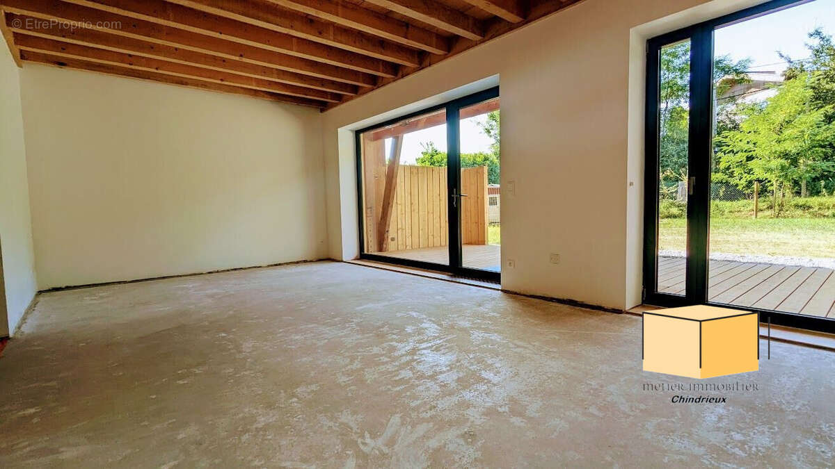 Appartement à CEYZERIEU