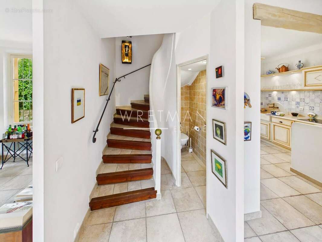Appartement à TOURRETTES-SUR-LOUP