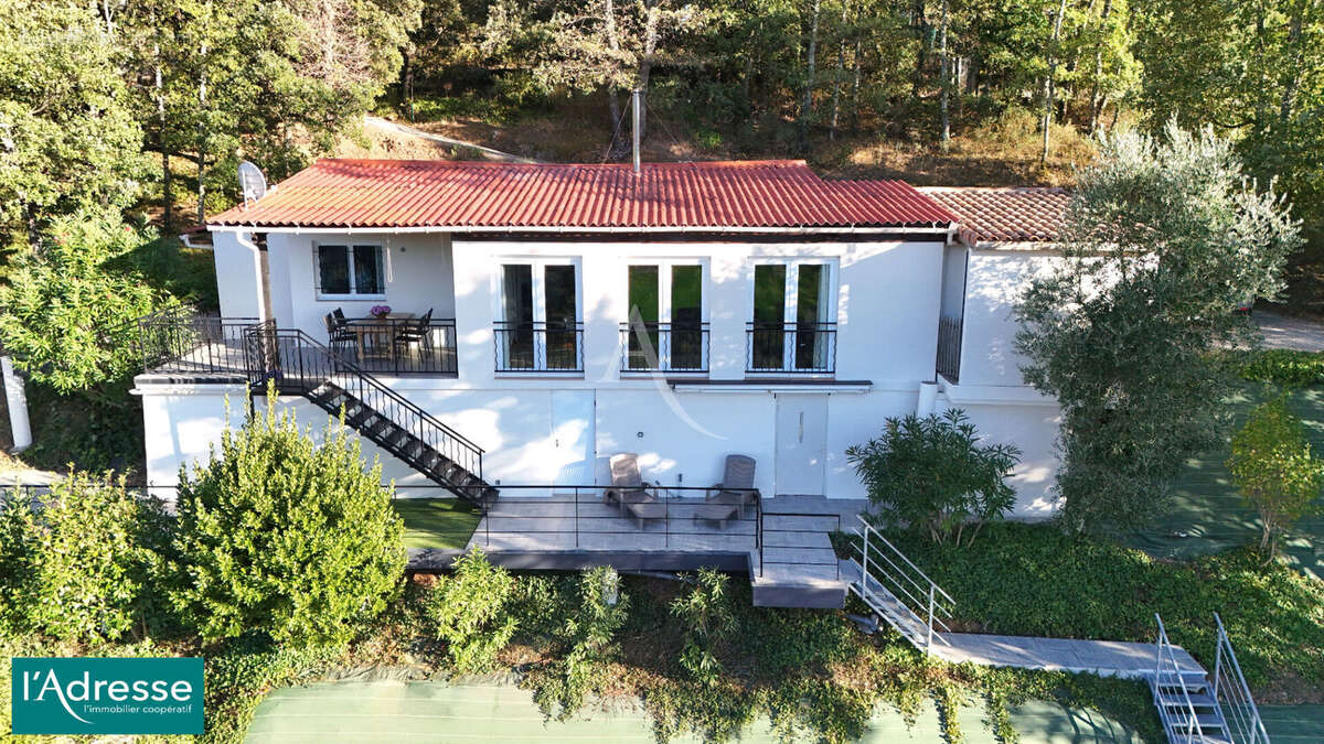 Villa Tanneron BELLUNY, 4 pièces 87 m²  Vue splendide sur le lac de Saint-Cassien et les collines. - photo 3