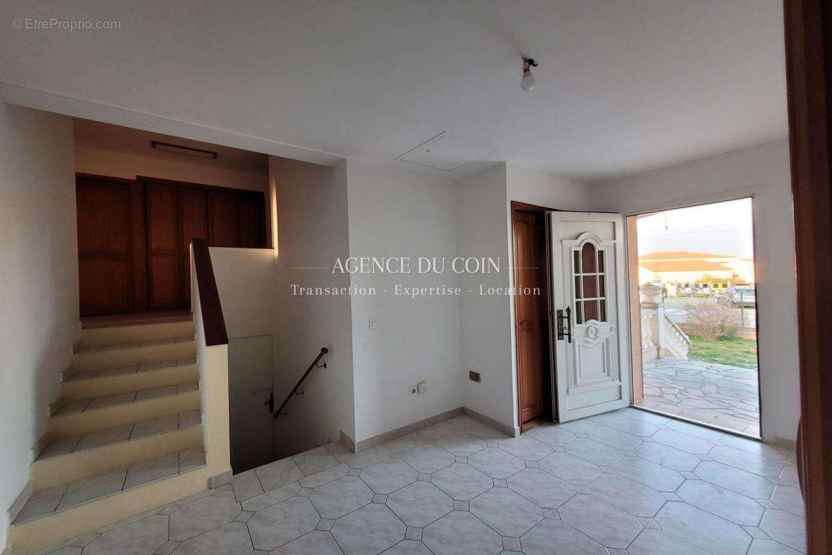 Maison à LE MUY