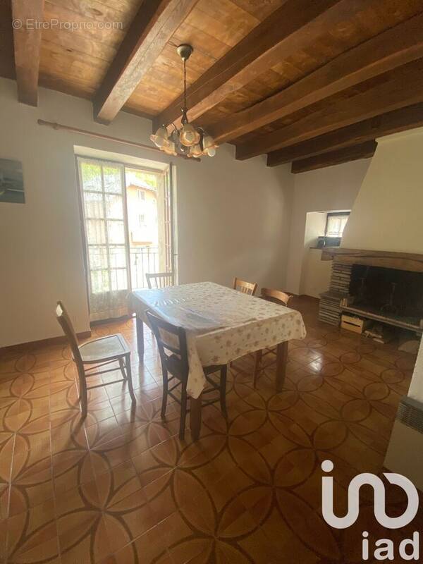 Photo 1 - Maison à LAVAL-ROQUECEZIERE