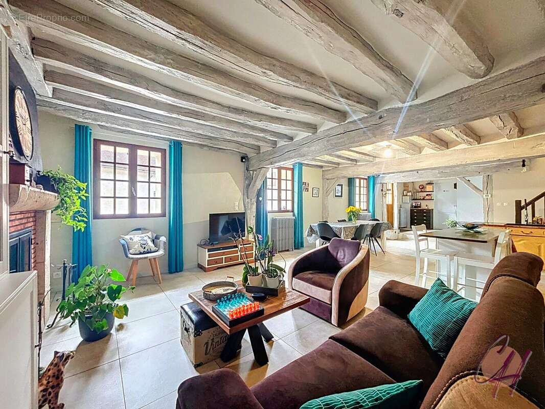 Maison à POCE-SUR-CISSE