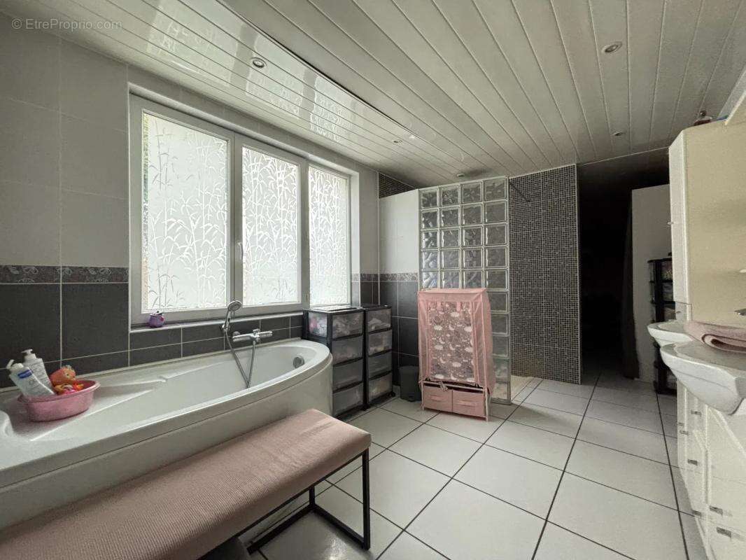 Maison à SAINT-AMAND-LES-EAUX