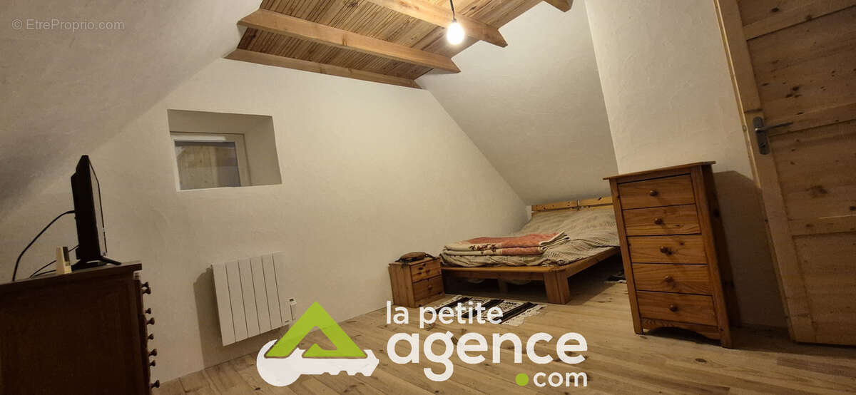 Maison en pierres avec poutres apparentes - photo 11