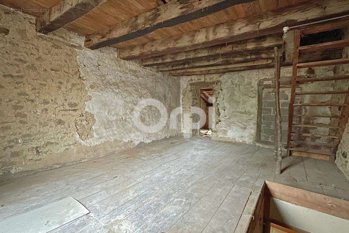 Maison à SAINT-MARTIN-TERRESSUS