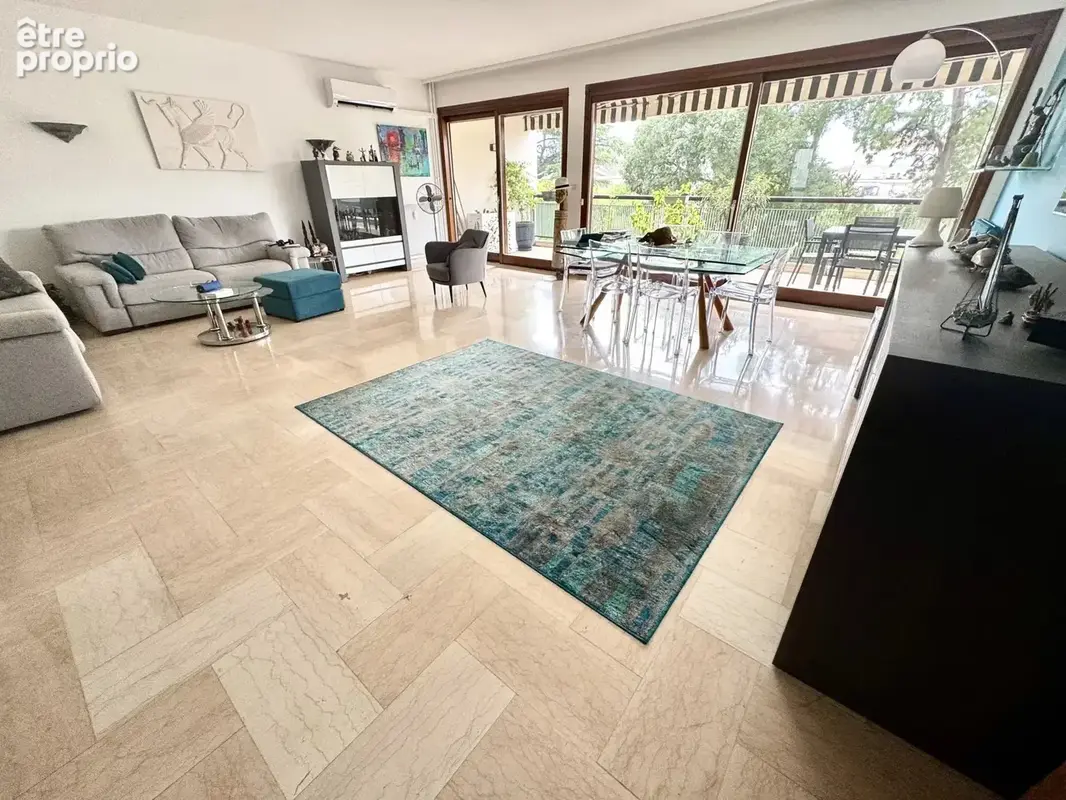 Cannes Vente vaste appartement 3 pièces proche centre - photo 2