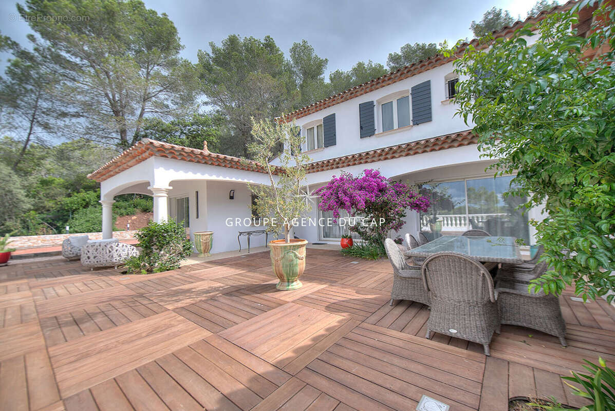 Villa grand terrain 7 pieces domaine securise  garage piscine a puget sur argens - photo 4