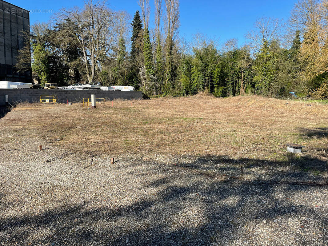 Terrain à LA CHAPELLE-DE-GUINCHAY