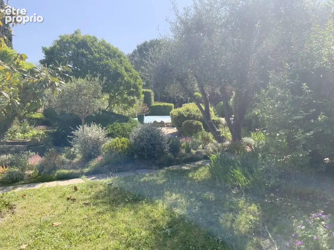 Charmante maison avec terrain arboré et piscine  à Uzès. - photo 5