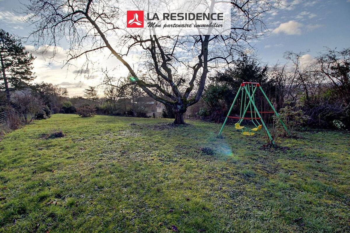 Terrain à VAUX-SUR-SEINE