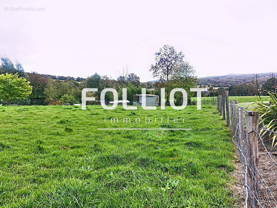 Terrain à SAINT-POIS