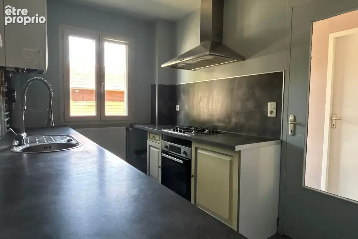 Belle opportunité à Toucy : Charmante maison T5 avec jardin, terrasse et garage ! - photo 8