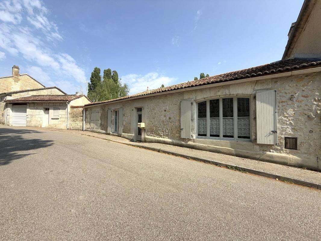 Maison à VOUZAN