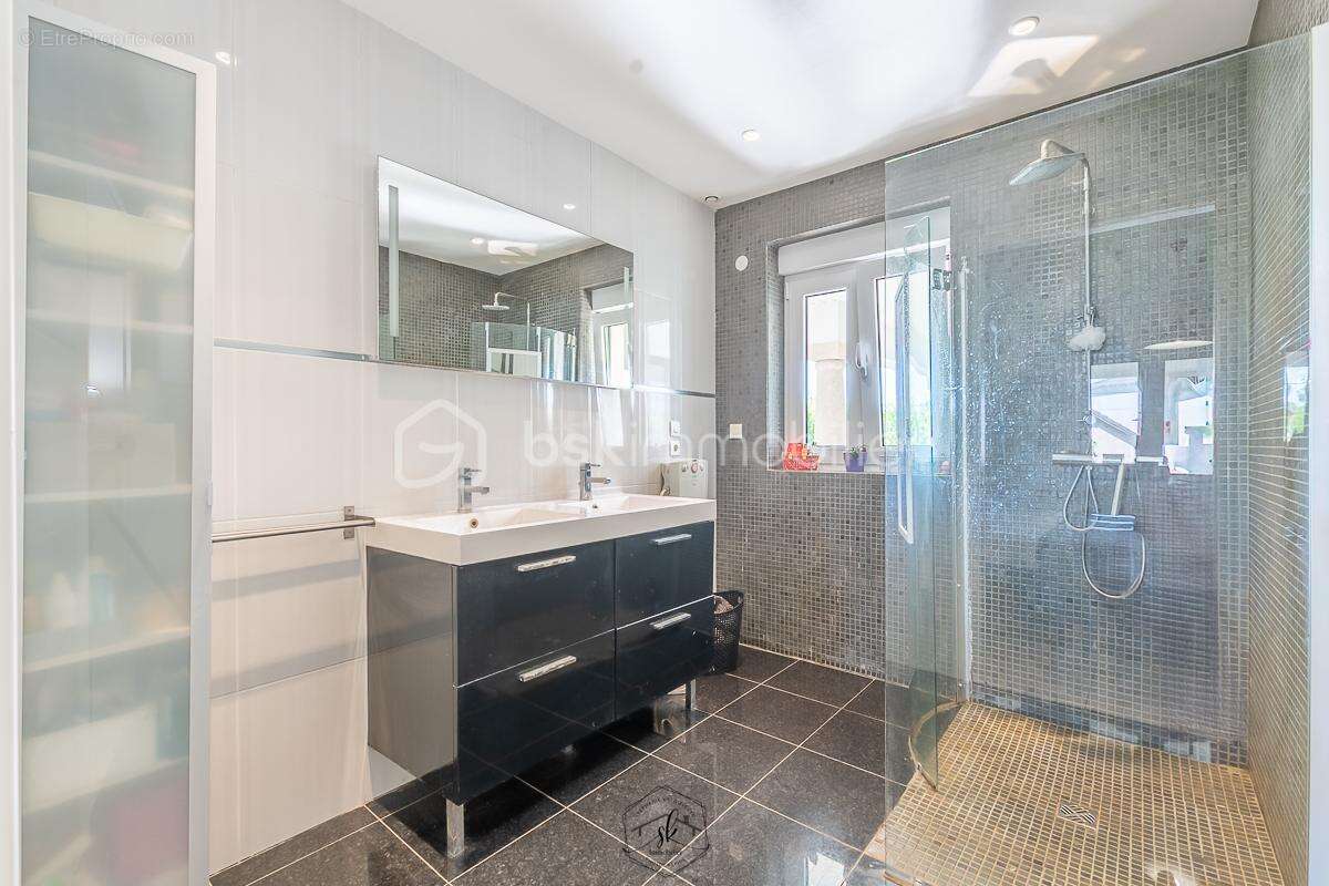 Propriété d’exception avec piscine intérieure – Prestations haut de gamme - photo 8