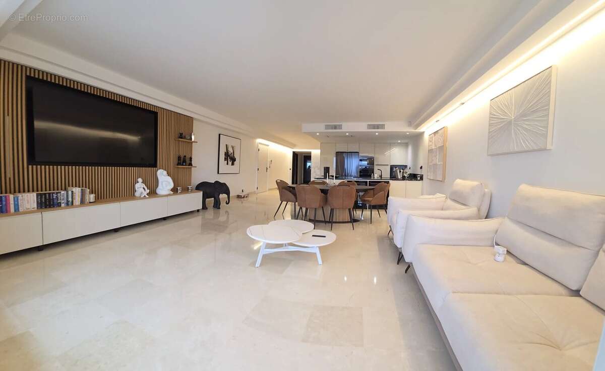 Appartement à SAINT-LAURENT-DU-VAR