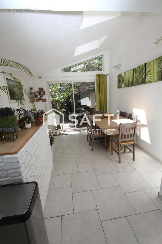 Photo 2 - Maison à BRON