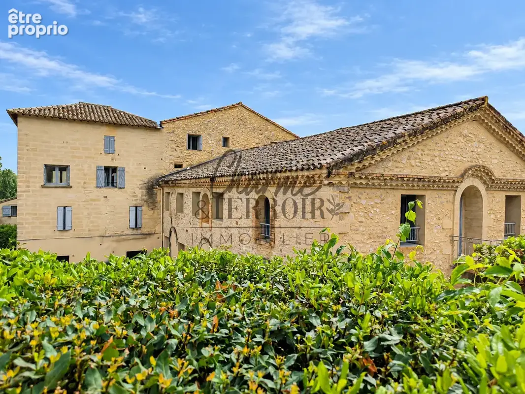 UZES Appartement dans résidence sécurisée avec piscine - photo 2