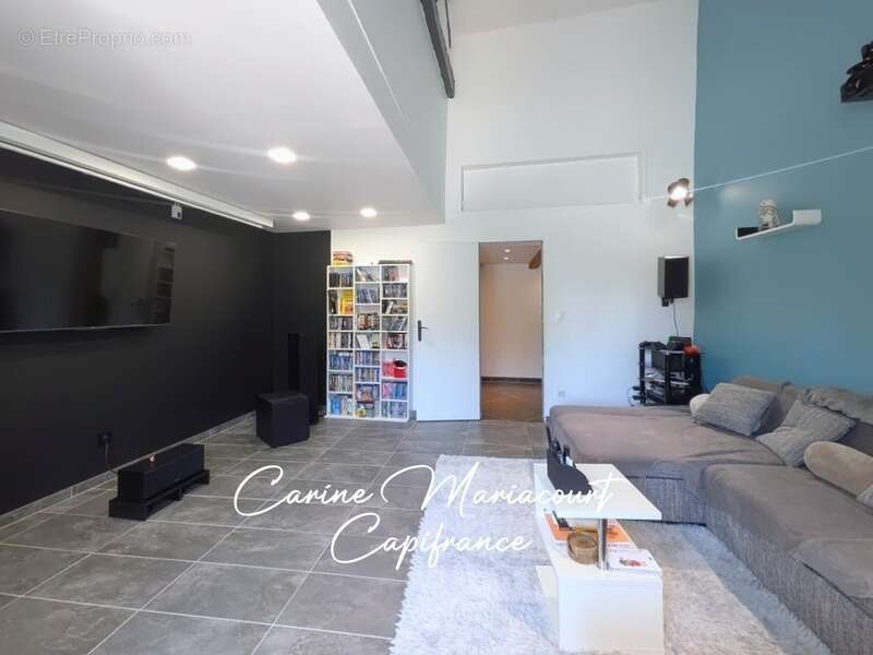Maison en pierre rénovée de 173 m² – Terrain clos de plus de 4 500 m² – Dépendance de 155 m² – DPE C - photo 2