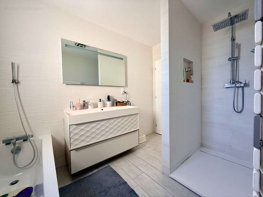 Maison à SAINT-SEURIN-SUR-L'ISLE