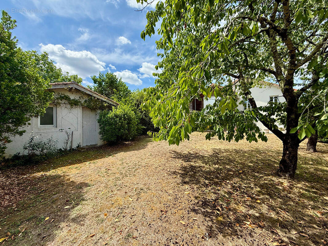 Maison à RUELLE-SUR-TOUVRE