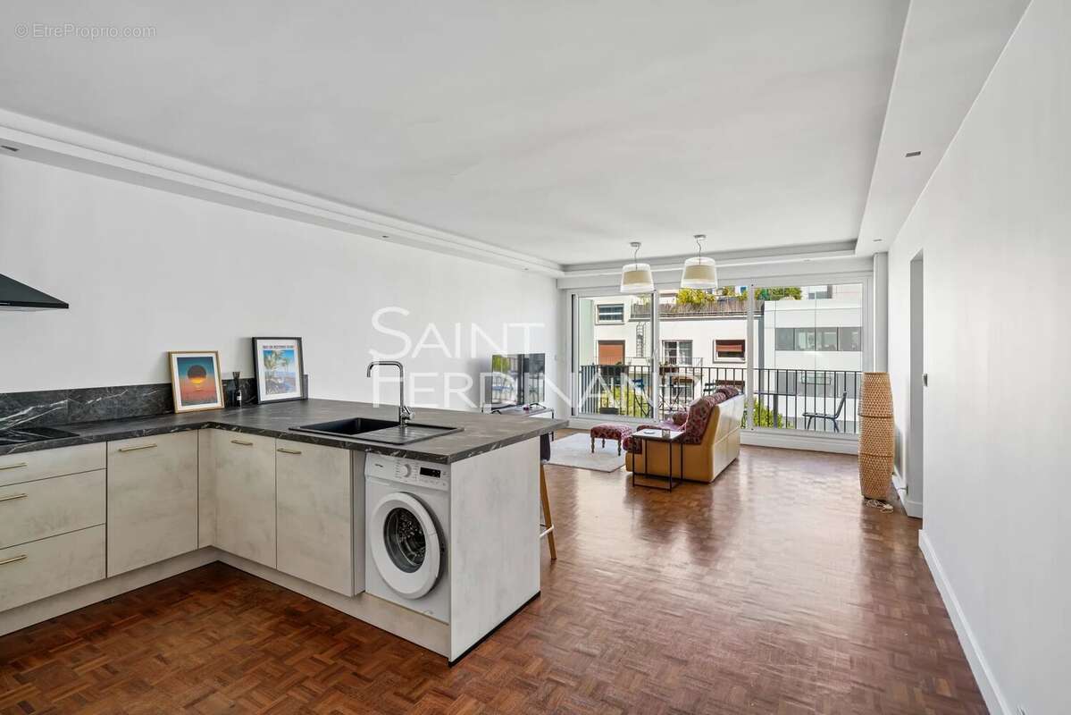 Appartement à NEUILLY-SUR-SEINE