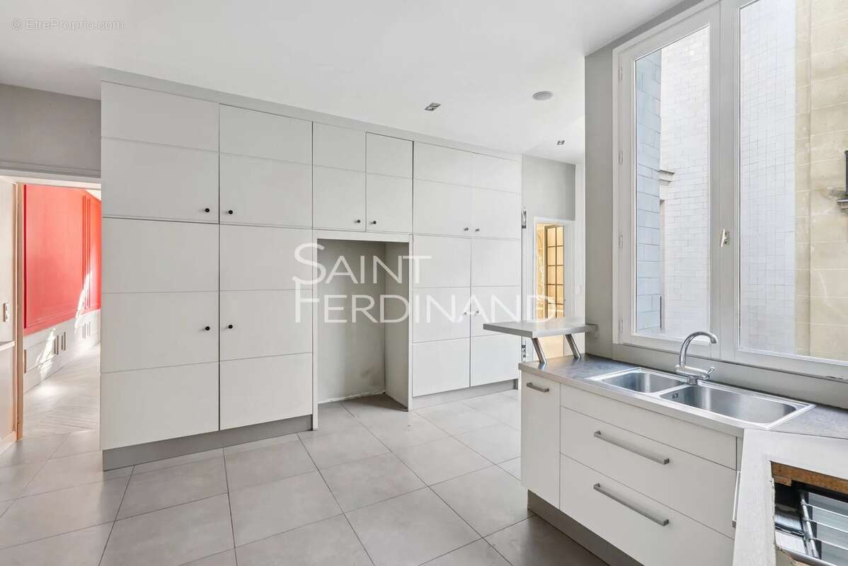 Appartement à NEUILLY-SUR-SEINE