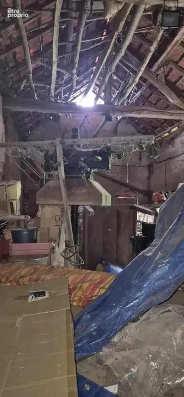 Bâtisse de 140 m2 habitables sur parce de 3375 m2, avec garage, grange et caves. - photo 20