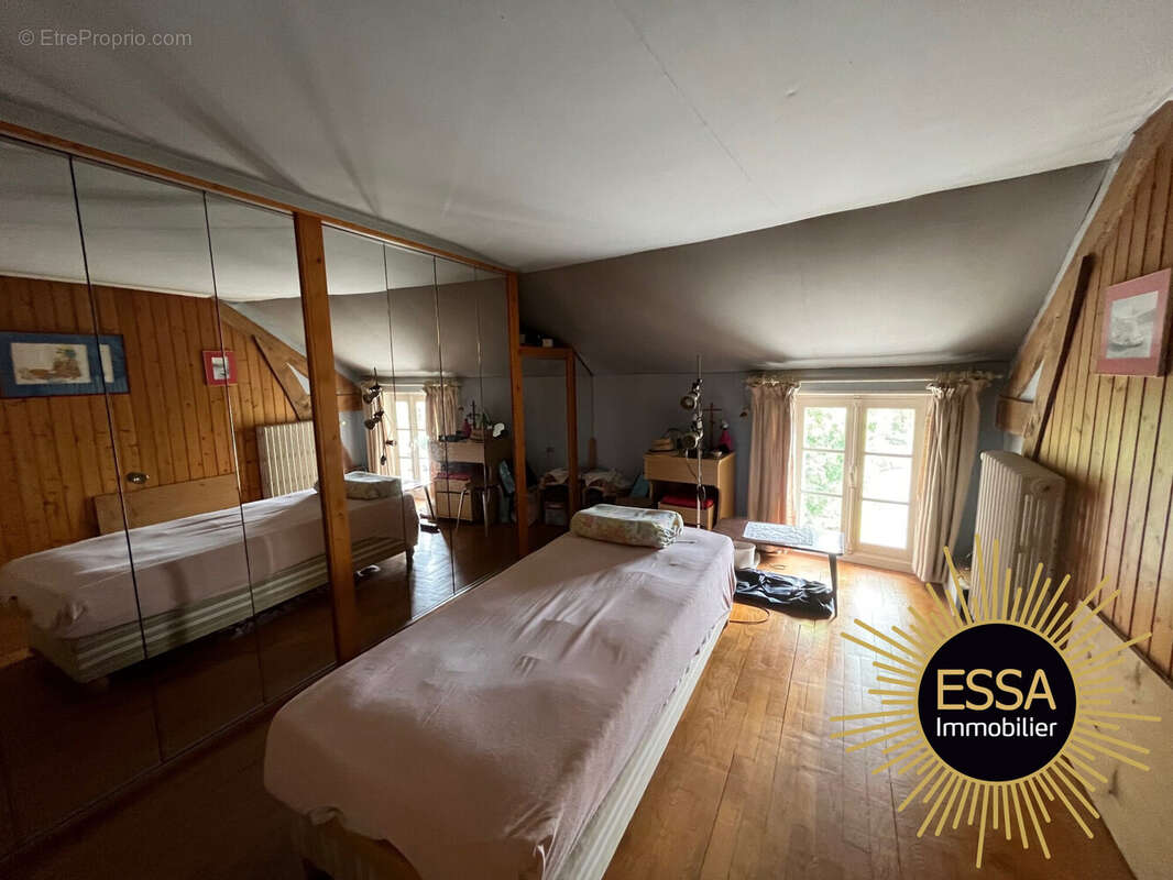 Maison à CRESPIERES