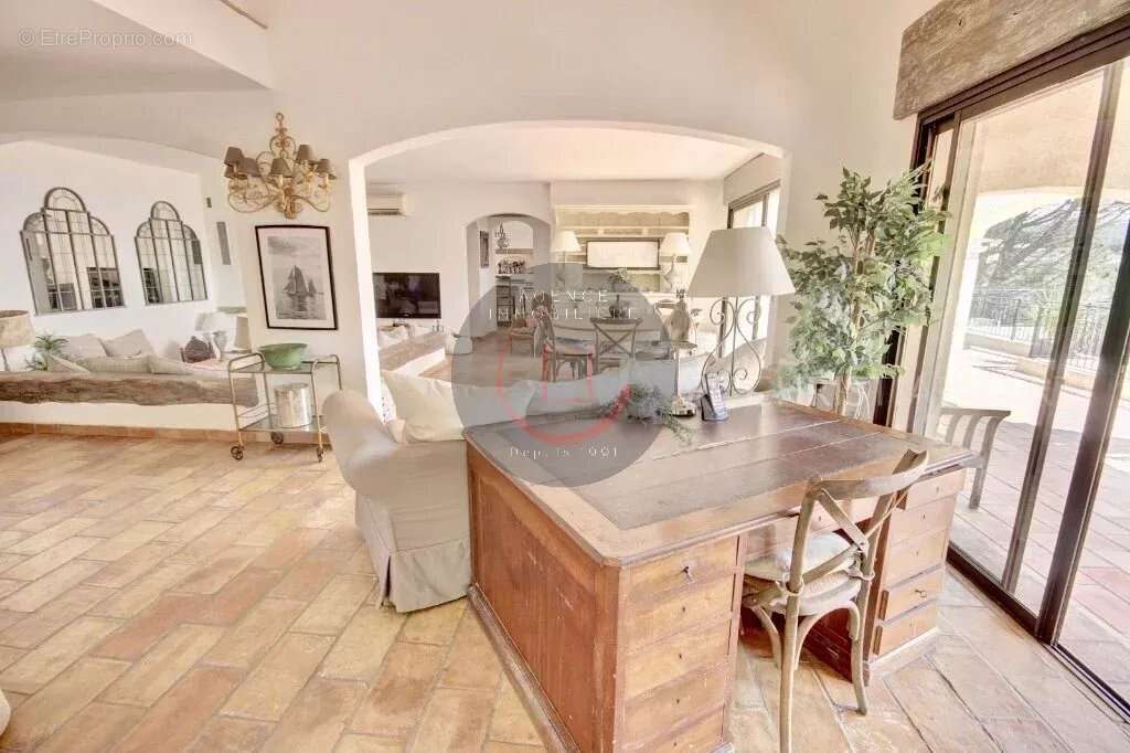 Maison à LES ADRETS-DE-L'ESTEREL