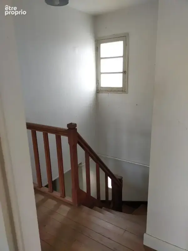 Maison sur un étage à rénover entièrement sur un terrain clôturé de 400 m2  proche de tout commerce - photo 12