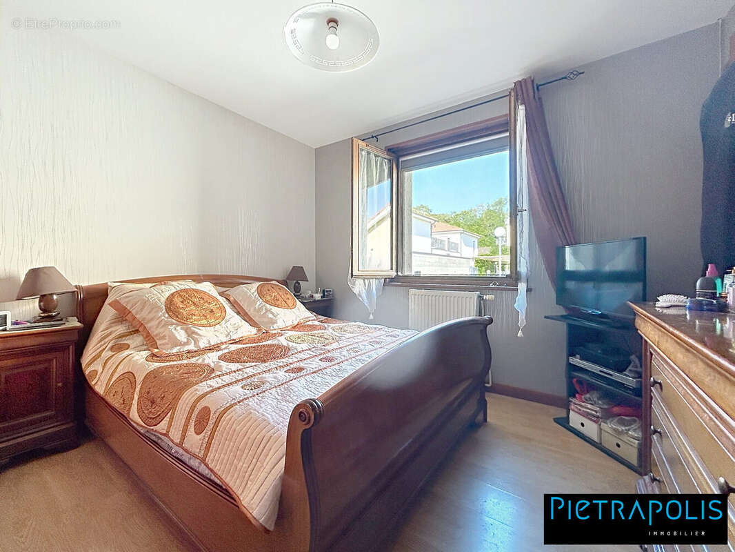 Maison 160 m² à Meyzieu  - photo 6