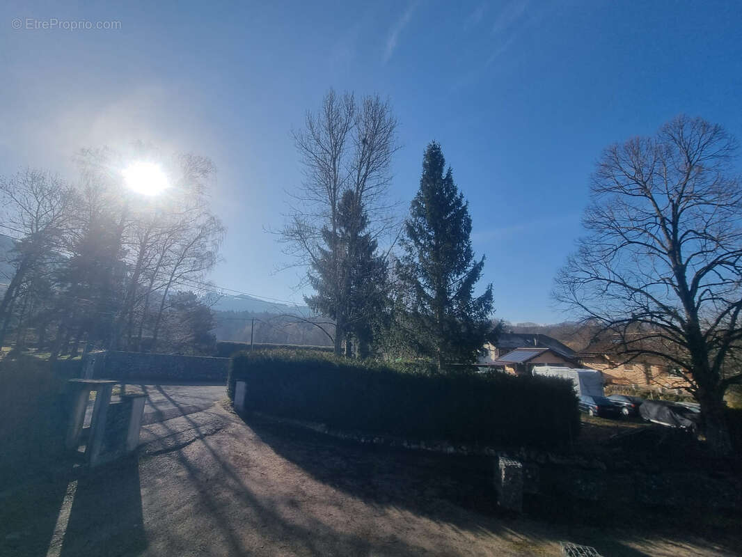 T3 traversant 80 m2 avec vue montagne et garage - photo 5