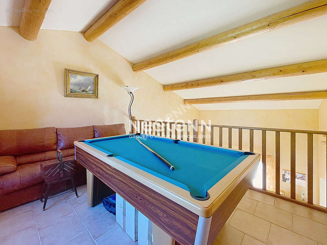 Calme absolu aux portes de la campagne - Villa indépendante de 166m2 habitables, 6 pièces, 4 chambres, vaste jardin, garage, pis - photo 6