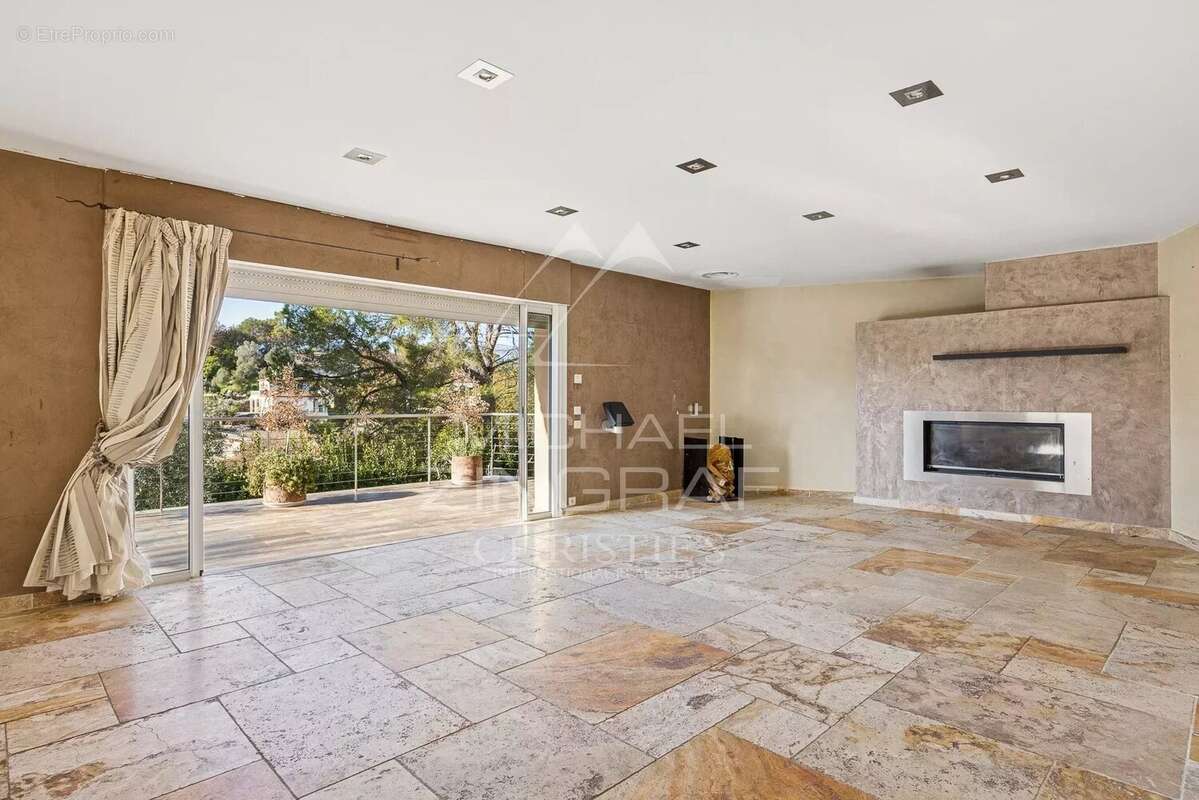 Maison à ROQUEFORT-LES-PINS