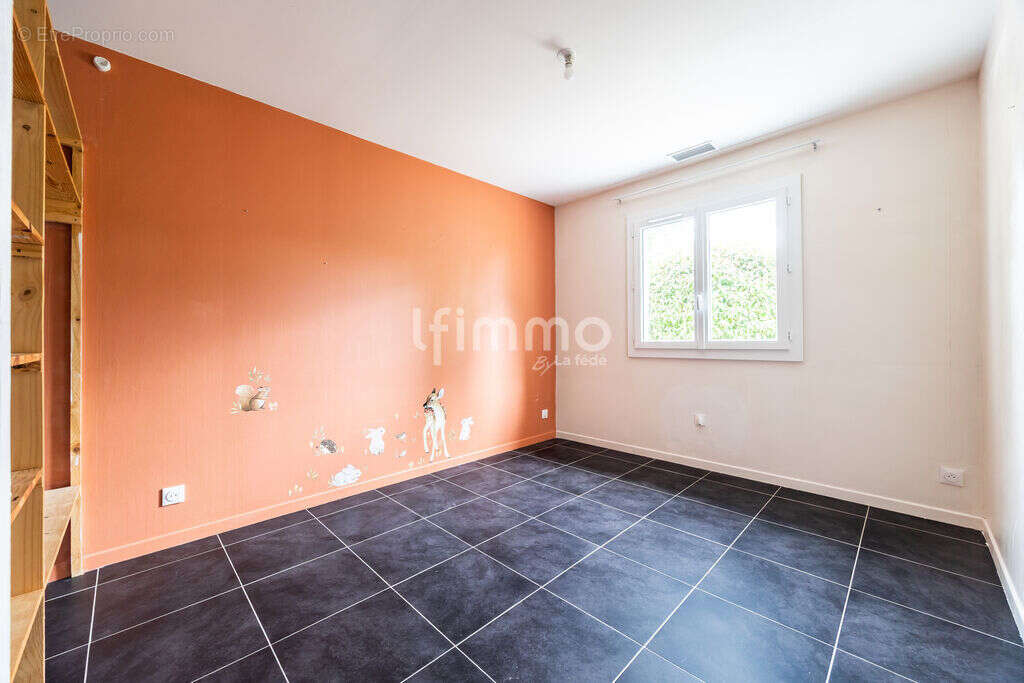 Maison 4 chambres - piscine - grand terrain - photo 15