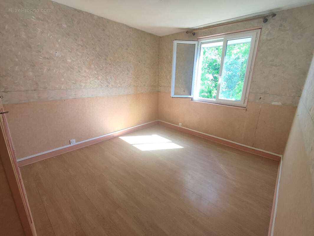 Appartement à SAINT-JEAN-DE-BRAYE