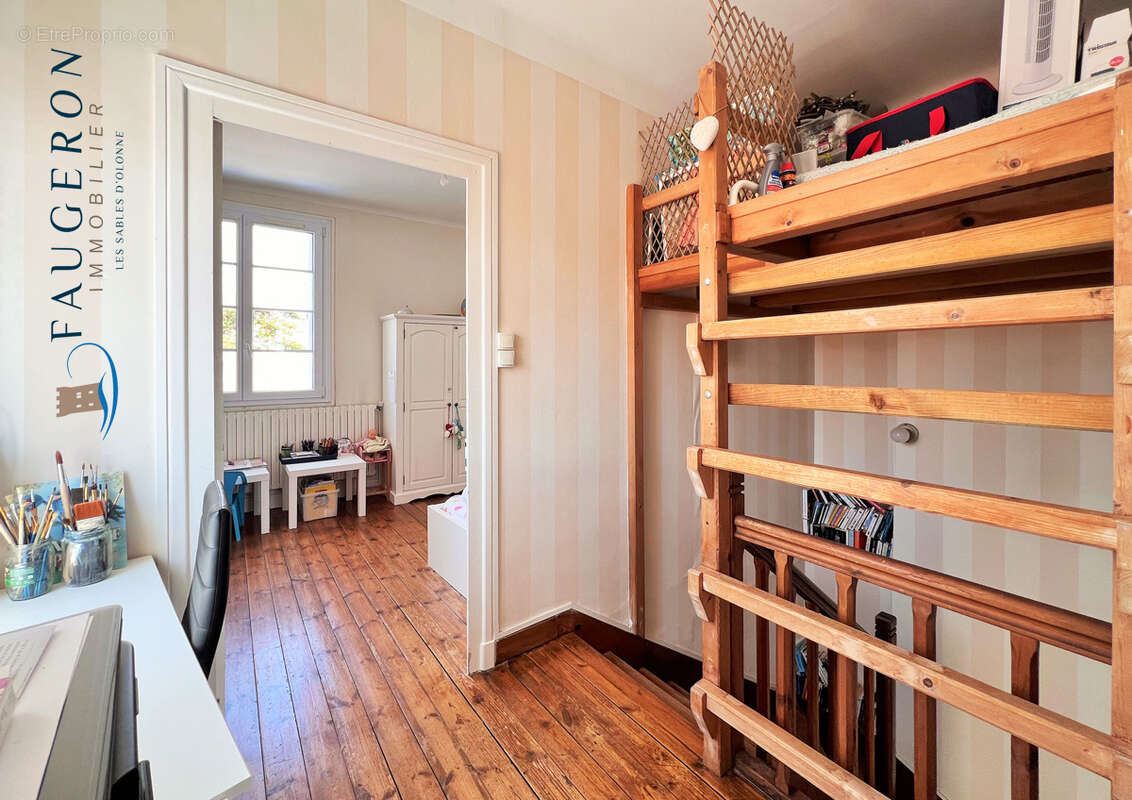 LA CHAUME - Maison T3 de 76 m2 proche Quai et Commerces - photo 8