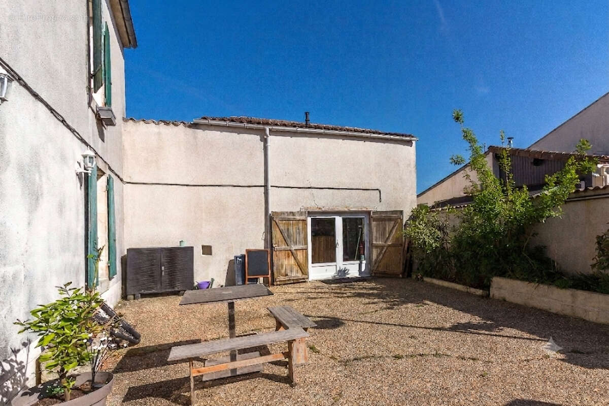 Maison 128 m2 avec local indépendant   À 10 min de Surgères - photo 7