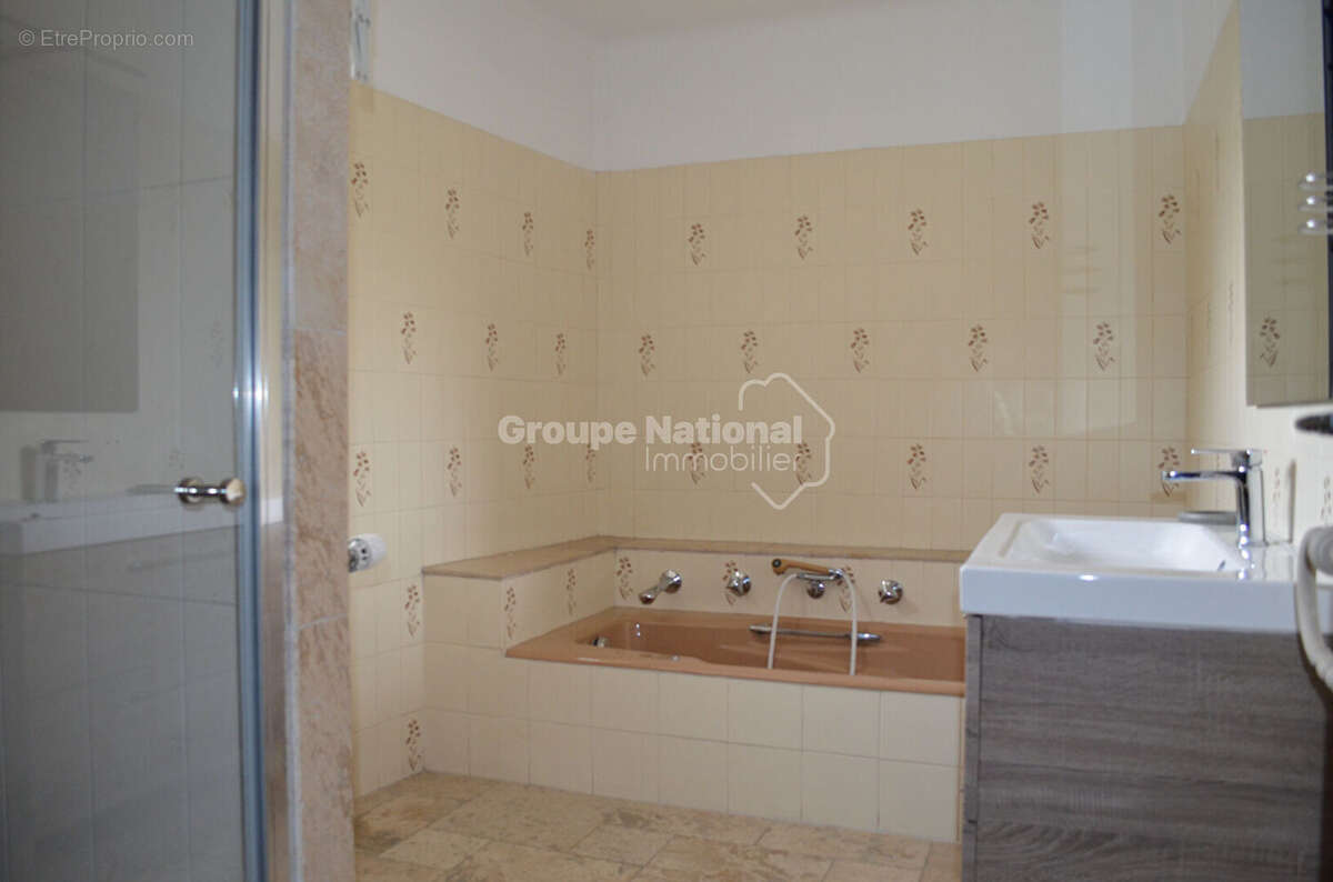 SARRIANS Villa avec piscine sur 1106 m² de terrain - photo 13