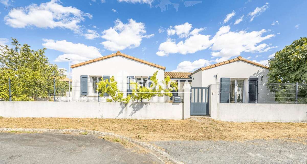 Maison à VOUILLE