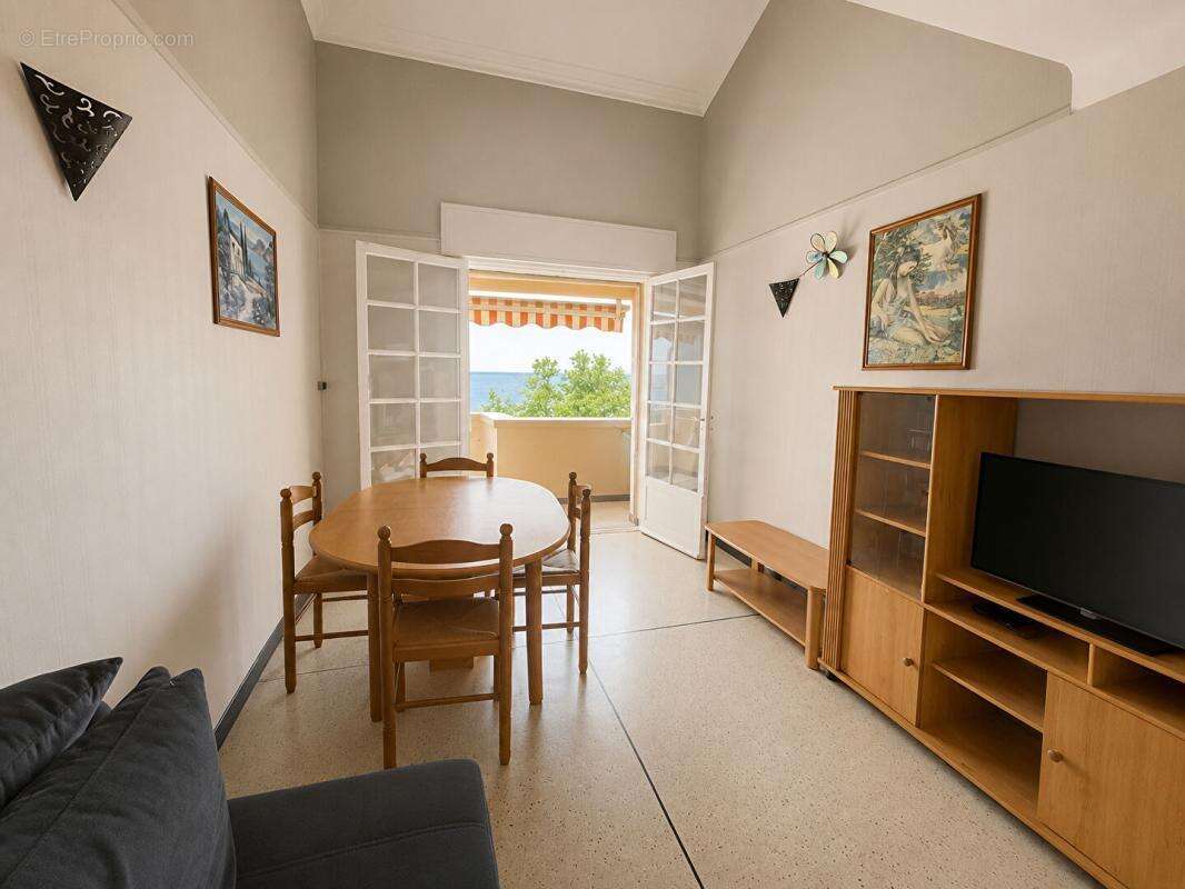 FREJUS-PLAGE  Appartement 2 pièces face à la mer et plage - photo 2