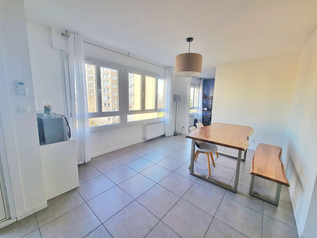 Appartement à OULLINS