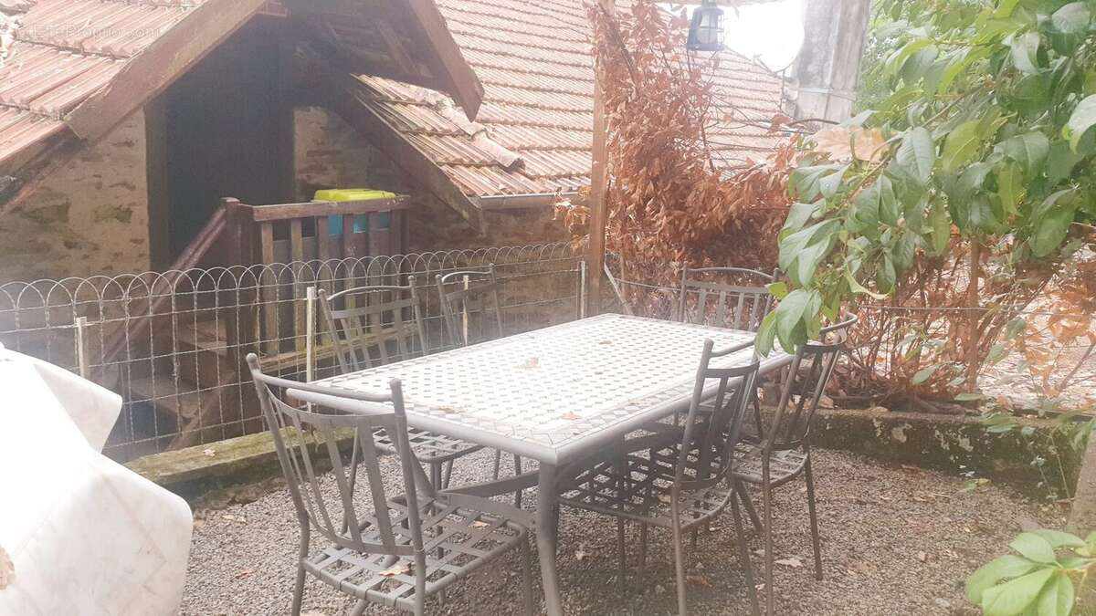 Maison à SAINT-LEONARD-DE-NOBLAT
