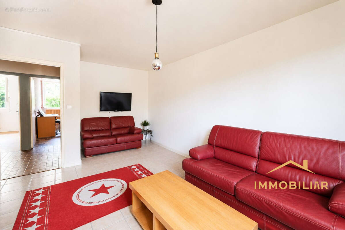 Appartement 73 m² à Saint-Claude  - photo 3