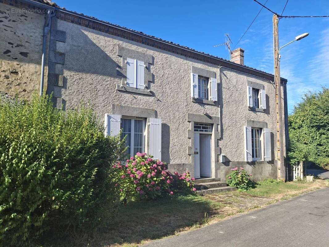 Charmante maison familiale de bonne taille à moderniser plus grange et autres dépendances - photo 19