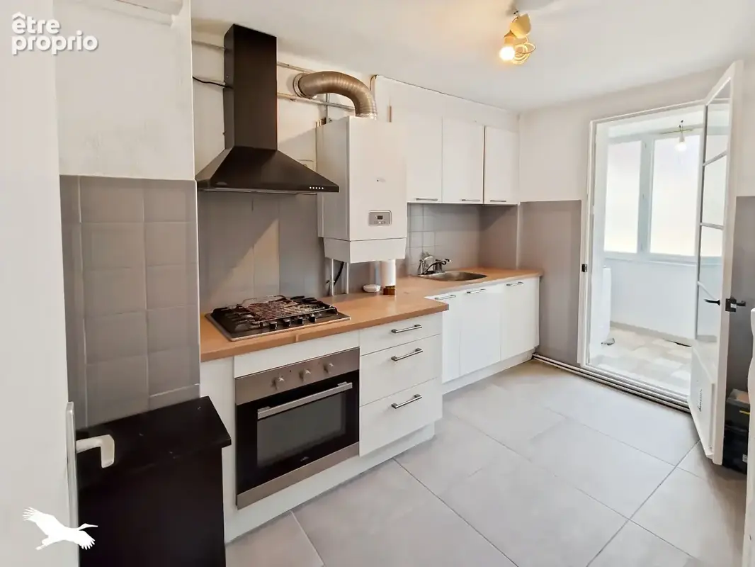 A VENDRE - Marseille 13013 - Appartement à vendre - T4 - 88 m² avec balcon et cave - photo 4