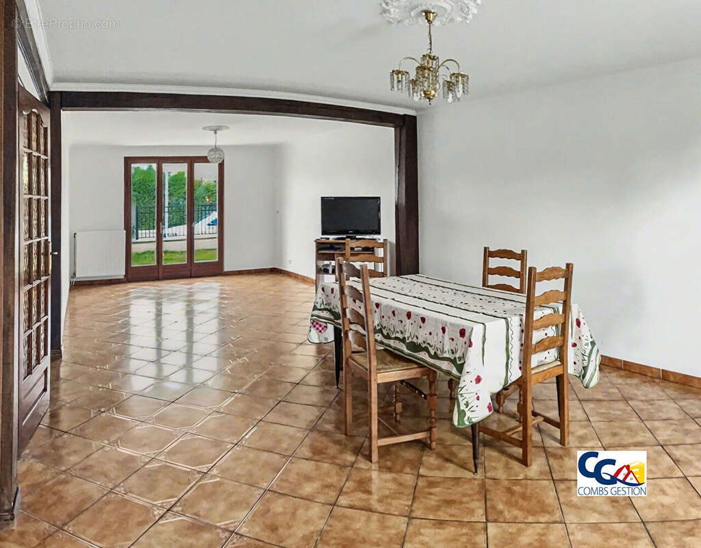 Maison familiale 108 m² 4 chambres Jardin plein sud Garage Rue calme - photo 2