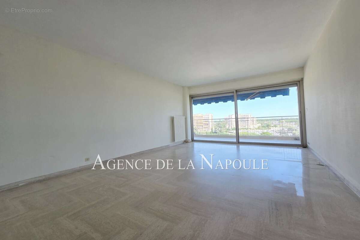 Appartement à MANDELIEU-LA-NAPOULE