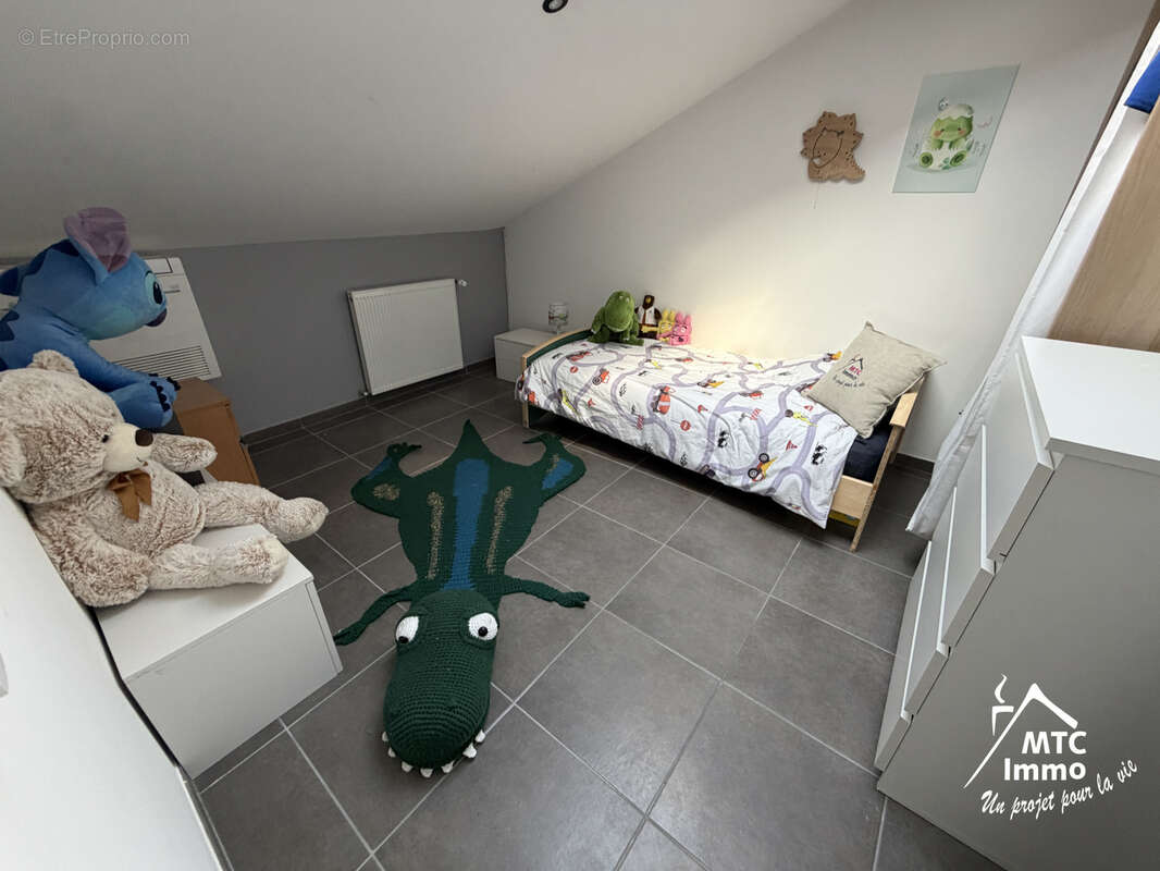 Appartement à MEYZIEU