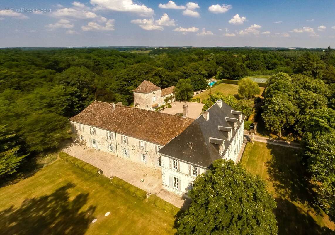 Château à 10 minutes de Bergerac avec maison d'amis et de gardien, piscine, tennis et dépendances - photo 20